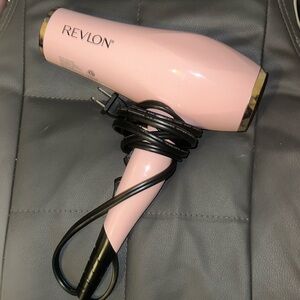 Révlon blow dyer